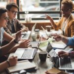 Jak wykorzystać media społecznościowe do odnalezienia krewnych?