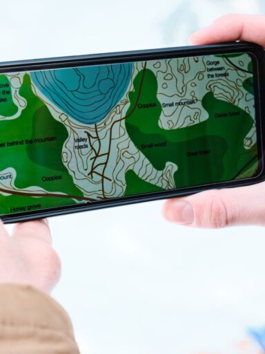 using-map-app-on-smartphone-2023-11-27-05-17-38-utc