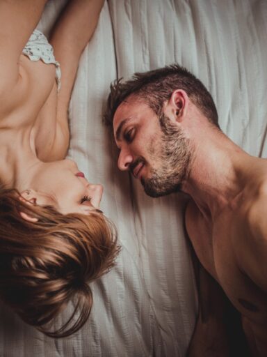 Spadek libido w związku. Co może za nim stać?